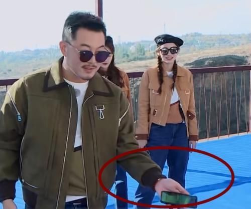 胡可|蔡徐坤喊出:有老婆真好,谁注意baby的反应?嘴角隐藏不住的欣喜