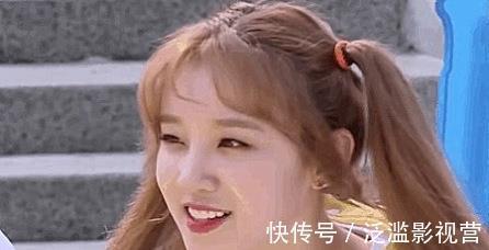 愷弟|baby戴耳機跳舞時,誰注意到宋雨琦下意識的表情,只有女生懂