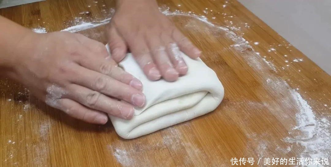 烙饼|烙饼以后就这样做,加1把葱花,张张柔软又筋道,学会天天不起早