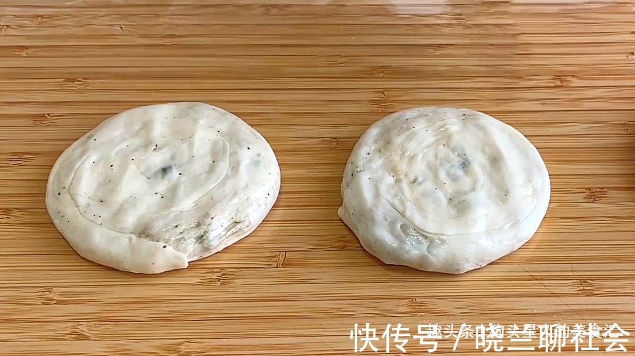 做法|葱油饼家常做法，记住关键3点，做的饼外酥里软，比早餐店的好吃