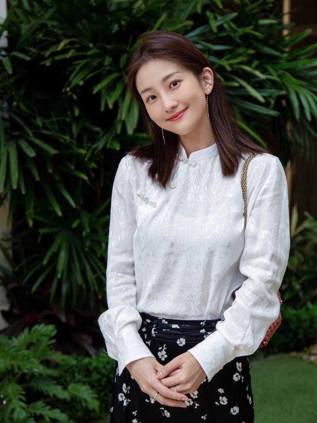 西装外套|又到了穿碎花裙的季节,这几款时髦百搭又减龄,洋气精致不出错