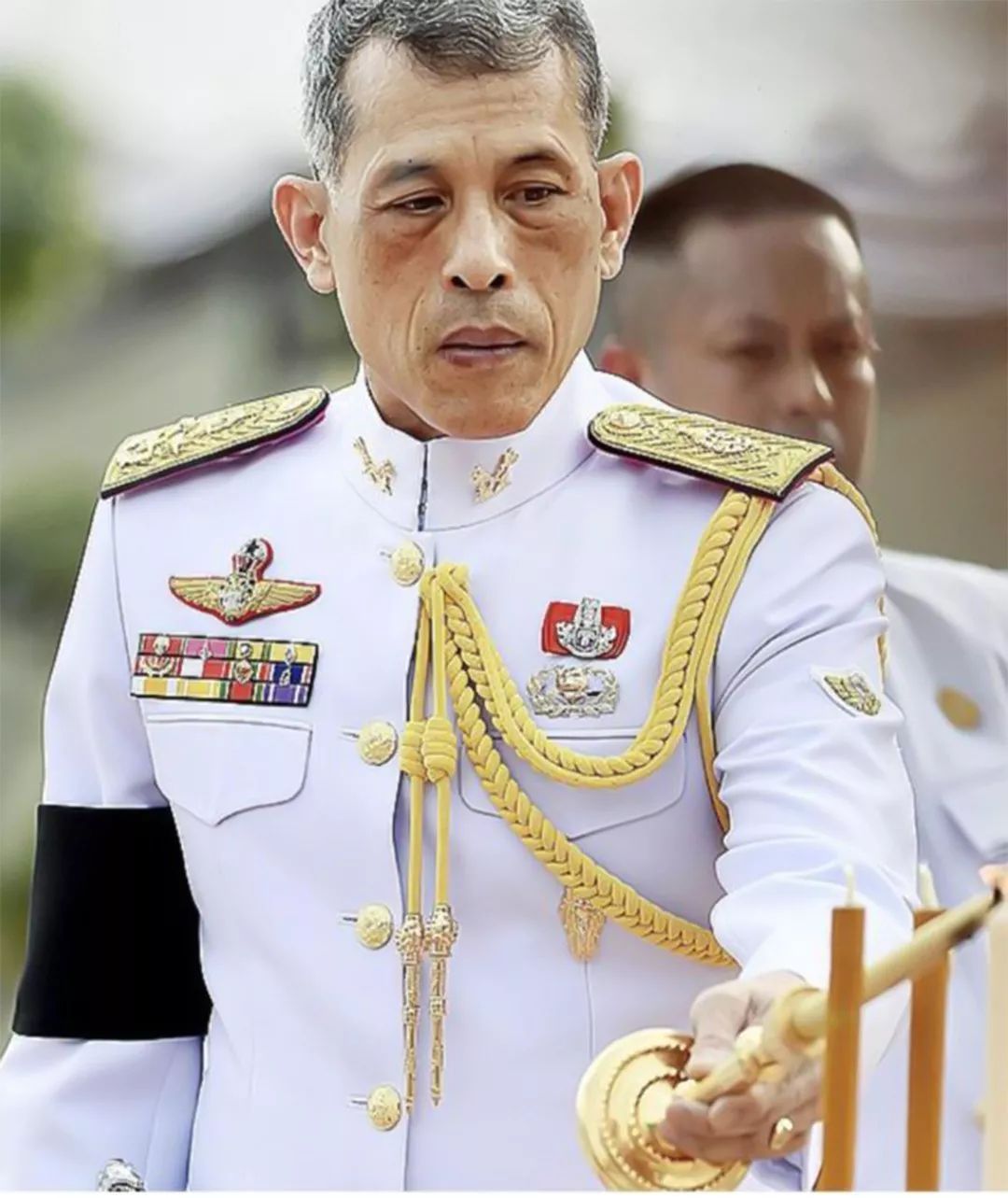 玛哈|玛哈国王休妻有惯招！都是先捧后摔，她是捧得最高摔得最狠的一个