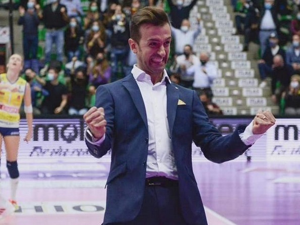 人選|幾經(jīng)波折！女排主教練終于敲定人選，傳奇教練又將面臨新的選擇