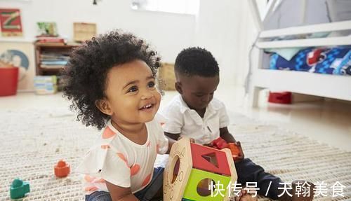 生石灰|食品和玩具大多含有此物，若不小心进入孩子眼睛，聪明妈妈这么做