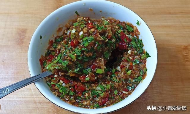 腌茄子|夏天正是吃茄子的时候，把它做成小腌菜，特好吃，放一年都不坏