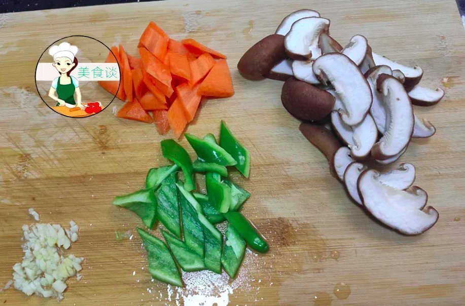 这几样素菜一起炒,不放肉也很鲜香,营养又实惠,大人小孩都爱吃