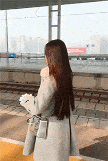 |搞笑GIF:妹子眼睛真优秀,怎么做到的?