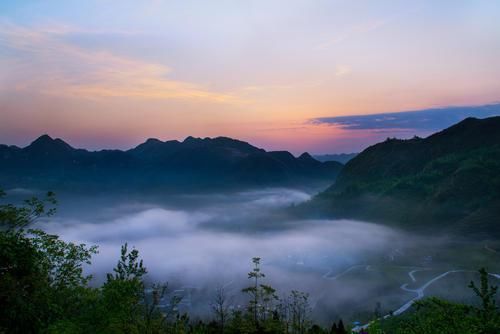 歙县的一个小山村，花一两万就能买一栋土楼，还可以欣赏云海