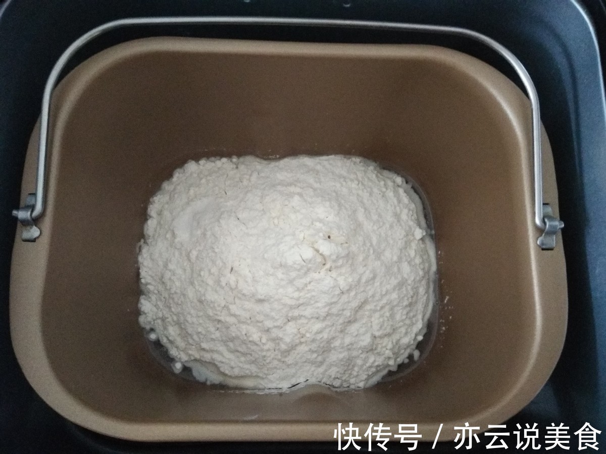 油渣新吃法,搭配酸菜调成馅儿,做成更有风味的饺子