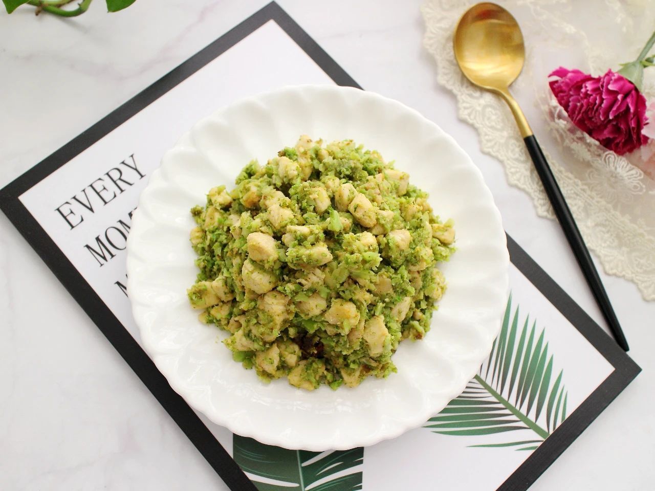 鸡胸肉|这狠心女，不吃米不吃面，天天吃此炒饭，一个月从女胖子瘦成女神