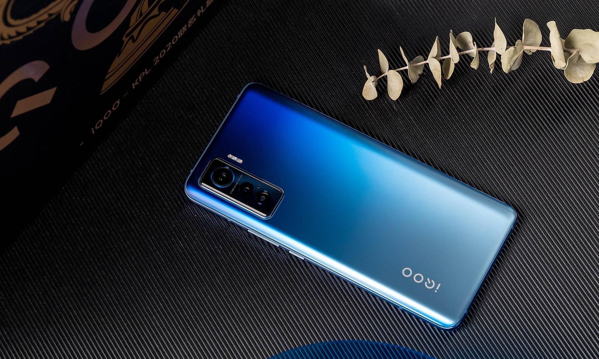 王者荣耀|这就是心动的感觉？iQOO 5 KPL2020联名礼盒来袭