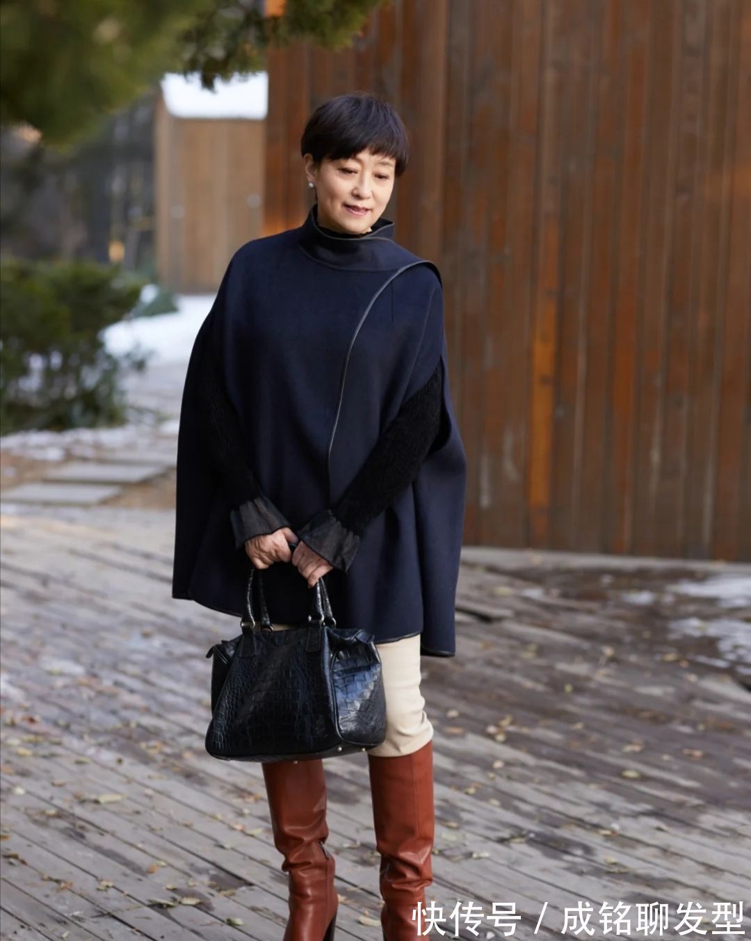 格纹|会打扮的女人不会显老!学学这几种时髦冬装搭配,时尚减龄又高级