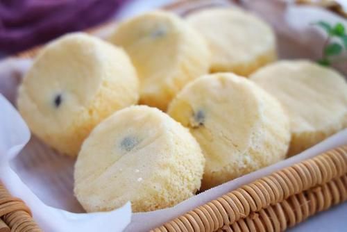 蒸鸡蛋糕|4个鸡蛋加半碗面粉，简单蒸一蒸，好吃不上火，比蛋糕还美味