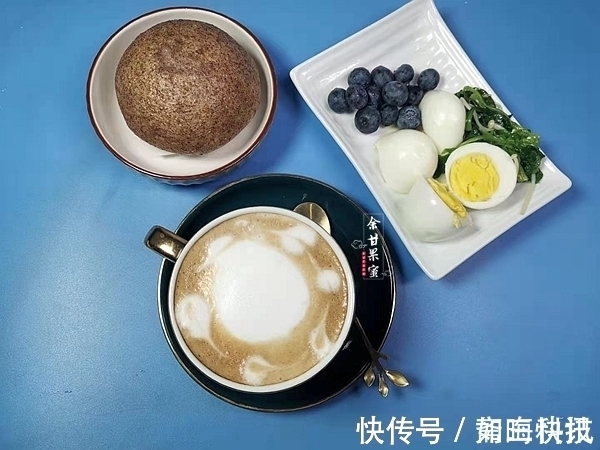 晒一个人七天早餐，果蔬和主食饮品，简单管饱，网友好自律