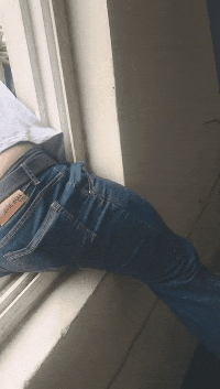 |搞笑GIF:这种场面太尴尬 吓得我赶紧关上了门