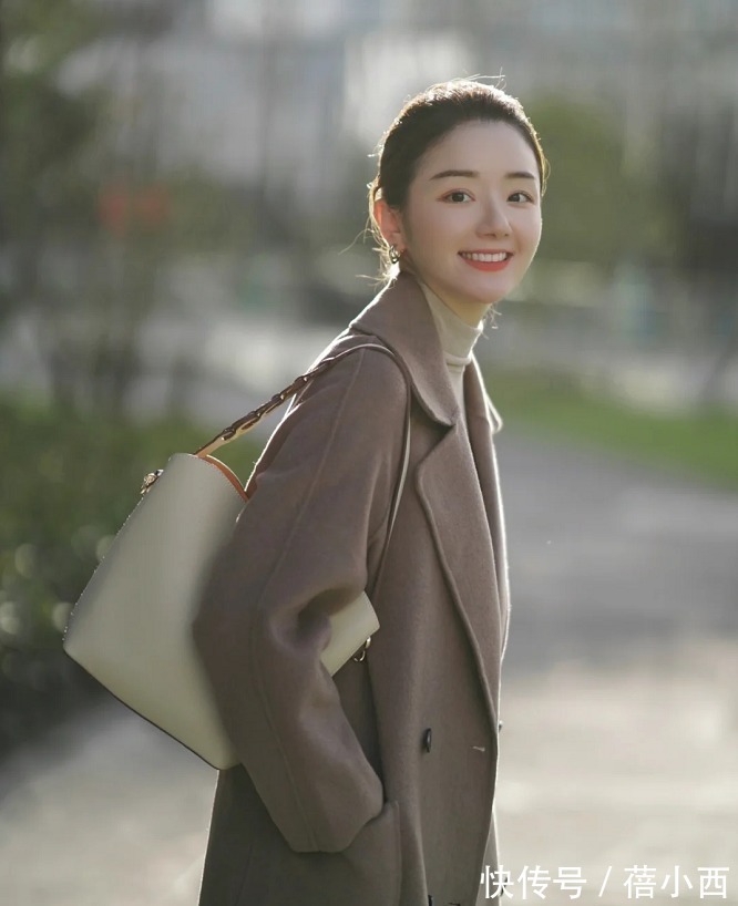 牛仔 阔腿裤out了,今年流行“直筒裤”,搭配短靴、高跟鞋时髦度飙升