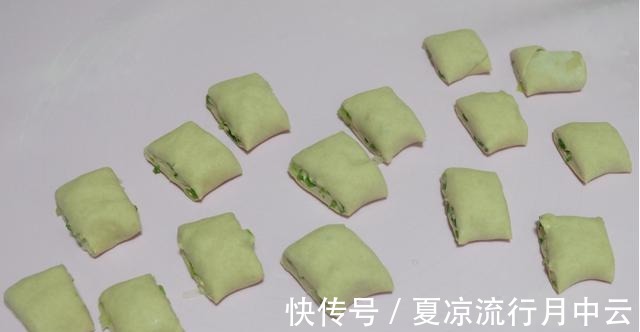 香煎全麦香葱花卷,不仅好吃好做,还有营养,非常适合做给孩子吃!