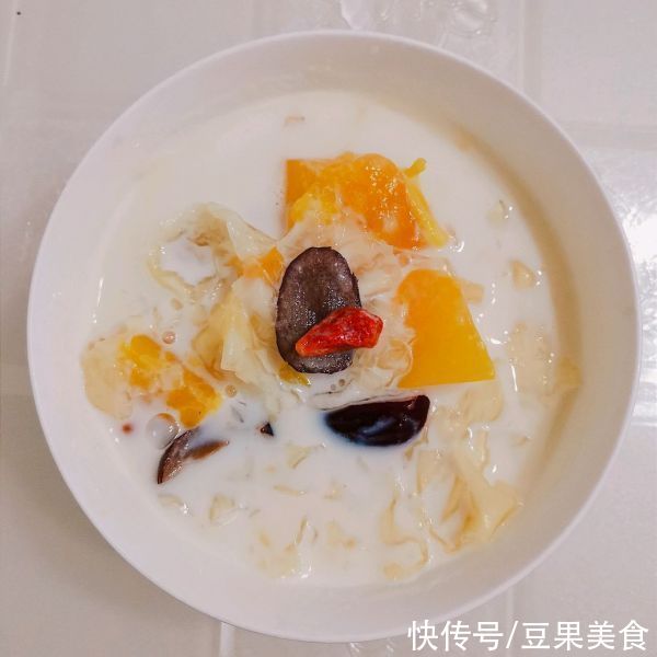 喝一碗抵30张面膜？干了这碗“木瓜银耳牛奶羹”