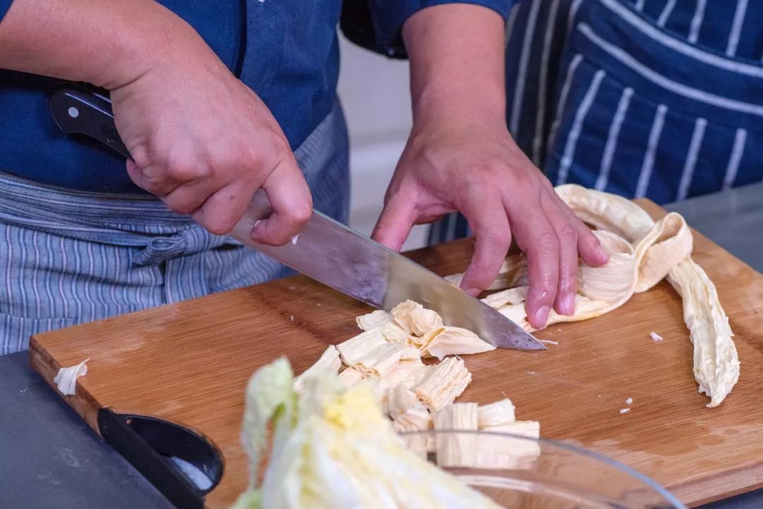 鲜香|白菜吃出海鲜味!鲜香过瘾,汤底都被抢来拌饭!