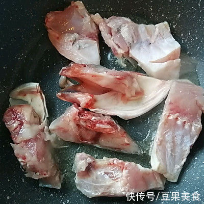 昆布|鱼头豆腐汤一出锅，方圆十里都飘香