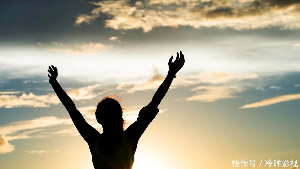 自然规律 爱因斯坦:当我还是年少时就已明白,多数人的努力与追求毫无价值