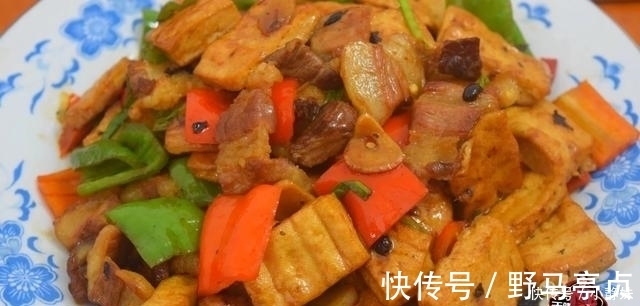 青红椒|五花肉炒豆腐最好吃的做法，简单美味又下饭，看看你喜欢吃不？