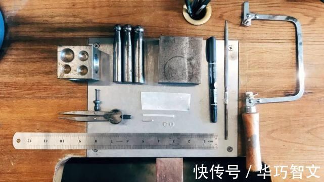 半球形 这件暗藏机关的项链,又变手链的可拆搭扣