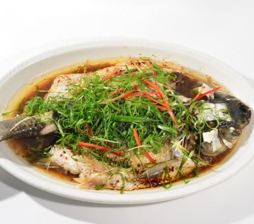 鲜嫩多汁不腥不柴的清蒸鱼这么做