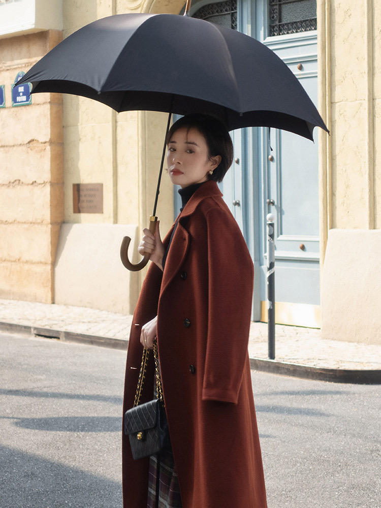 红色 知性女人今年都穿大衣,想要高雅端庄的气质形象,只需备上这4色