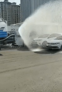 |搞笑GIF:这个自行车仅限女性使用,但我不知道为什么