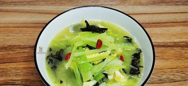 萝卜汤|炖萝卜汤,最忌直接加水,多加一步,萝卜不辣汤汁更香浓,真好喝