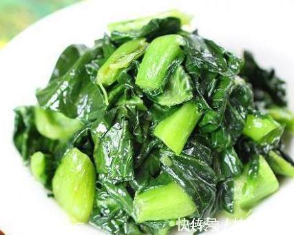 青菜|炒青菜，用油炒还是用水炒大厨教你1个小妙招，青菜好吃不油腻
