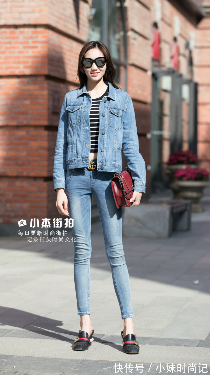 T恤|街拍,黑白条纹T恤搭配休闲阔腿裤,彰显活力与青春!