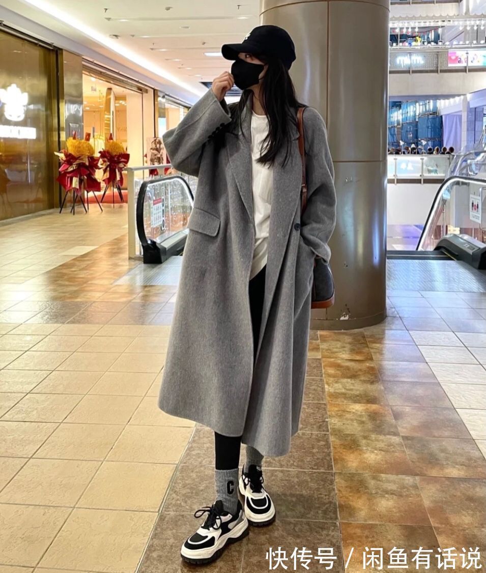 穿搭 冬天火了一种穿法,叫“鲨鱼裤塞进袜子里”,搭羽绒服大衣都时髦