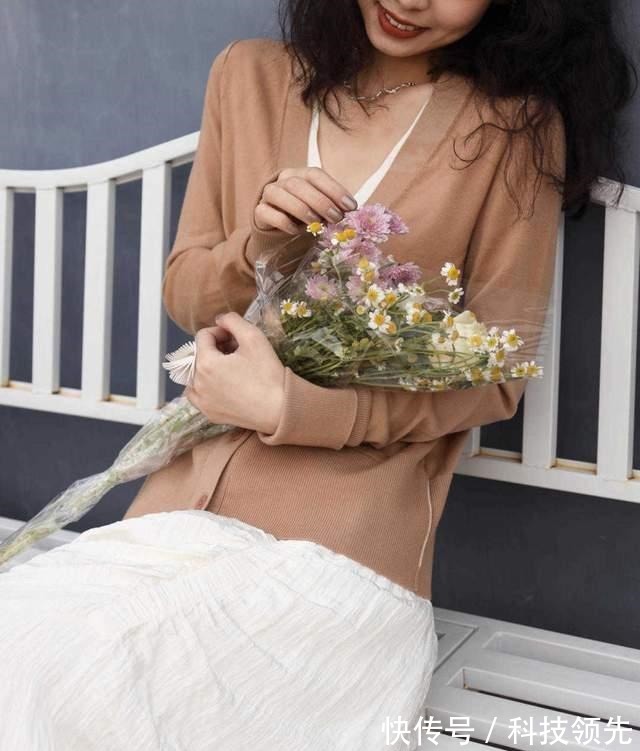 西裤 初秋，卫衣搭配直筒裤简约高级，还能提升气质感，美如初恋女友！