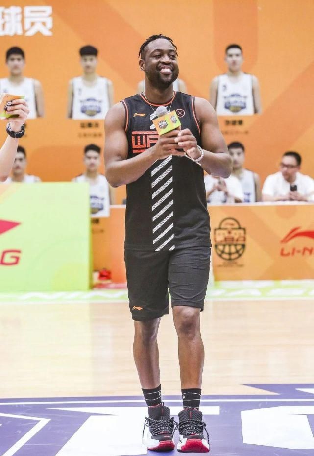 韦德系列又一支线球鞋曝光！这长得跟全城9有点像…