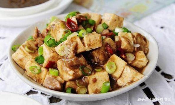 精选美食酱香鸡块,油爆虾球,鸡肉西兰花,肉末虾酱豆腐的做法