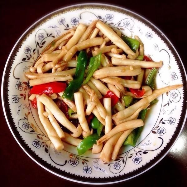 元宝红烧肉，溜肥肠，葱香猪耳朵，蚝油海鲜菇的做法