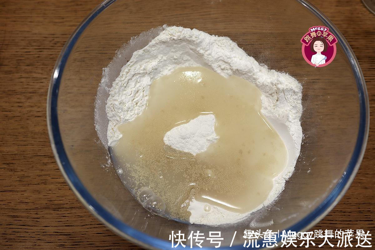 酵母|教你做个绣球花卷,又白又嫩又暄软,发面多加一料,面团高又白