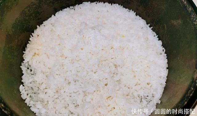 大米的天敌被发现,煮米饭的时候加点它,米饭软糯香甜,晶莹剔透