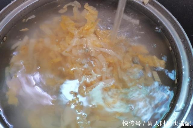 骨头|猪身上“最营养”的部位,10元一斤没人买,肉贩子自己偷留着吃