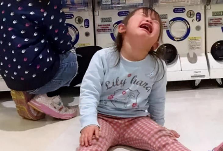 宝妈|“妈妈别打我,我再也不买了”,6岁娃求饶,父母情绪失控太可怕