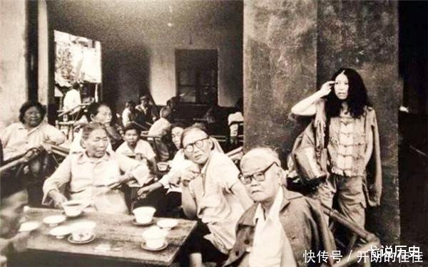 三毛二次见王洛宾就说“给我买套房”,相处3周被逼走,发誓不来