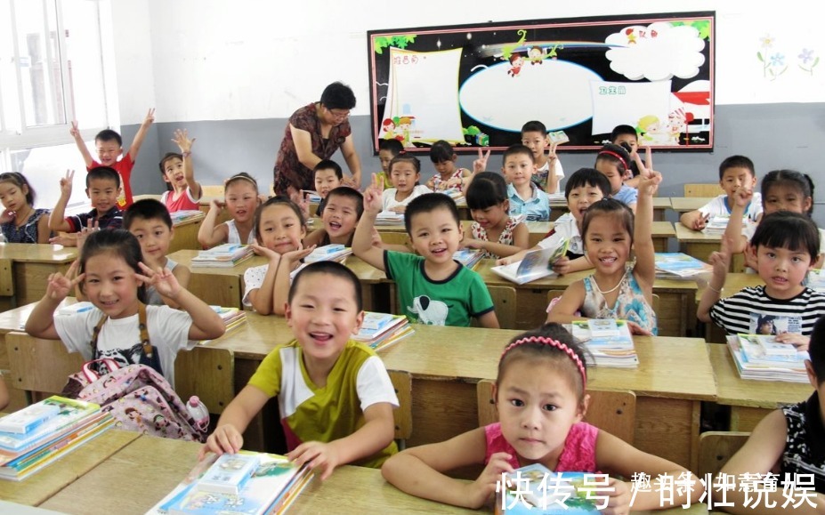 爷爷奶奶|谁来接送孩子上下学,其实说明了很多家庭的问题,第一种是最合适