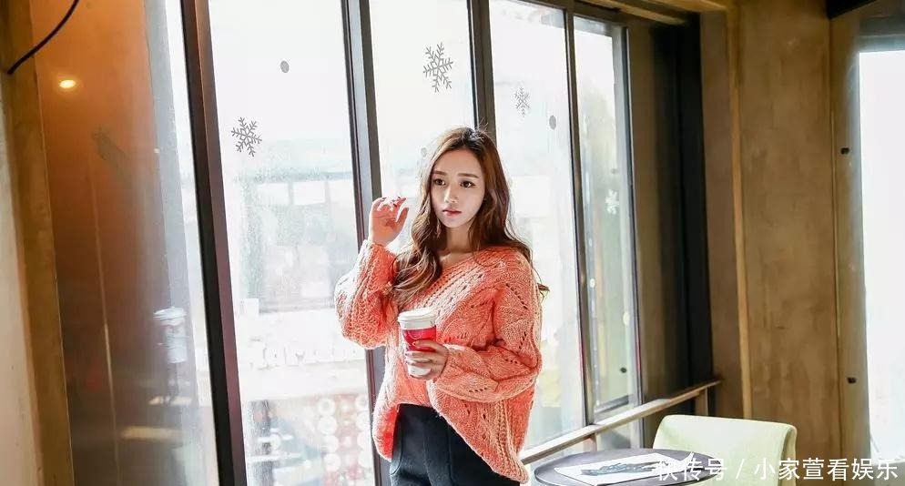 丝袜|大长腿丝袜——孙允珠 粉红色上衣黑丝袜似邻家少女,慢慢少女心