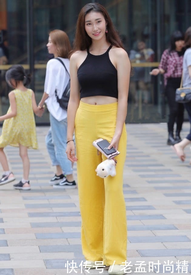 ÏÔÊÝ|½ÖÅÄÃÀÅ®£ºÎ¢ÅÖµÄÃÃ×Ó±ð´©Èȿ㣬Èç½ñ¡°Ïã½¶¿ã¡±³¬ÈÇÑÛ£¬Ê®¼¶ÏÔÊÝ