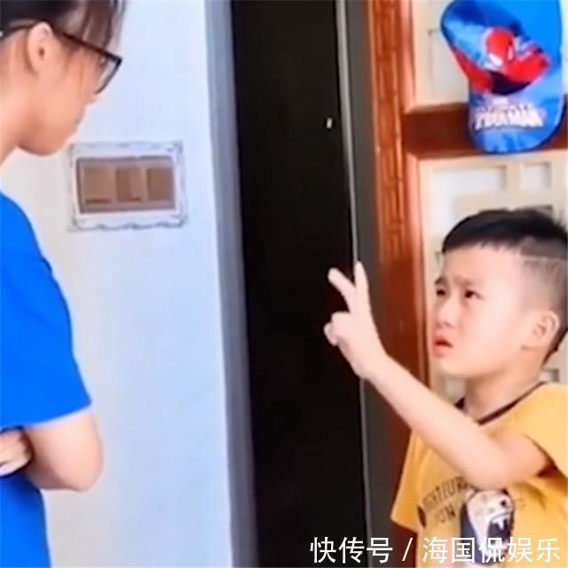 孩子|“严厉姐姐”训话走红，犯错二胎弟弟满脸委屈，气势上压倒宝妈！