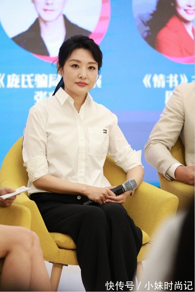 白色衬衫|周涛已经年过半百了，脸上皱纹虽明显，但穿搭还是那么有精气神