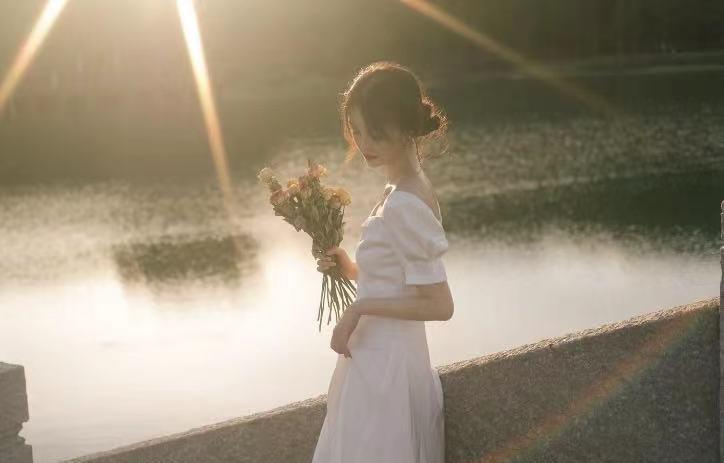 身材|身材长相都一般的女生,有这3个特征,就是别人眼里的第一眼美女