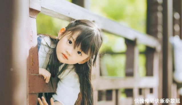 高颜值|“高颜值女婴”火了,靠容貌征服网友,护士感概:也首次见到